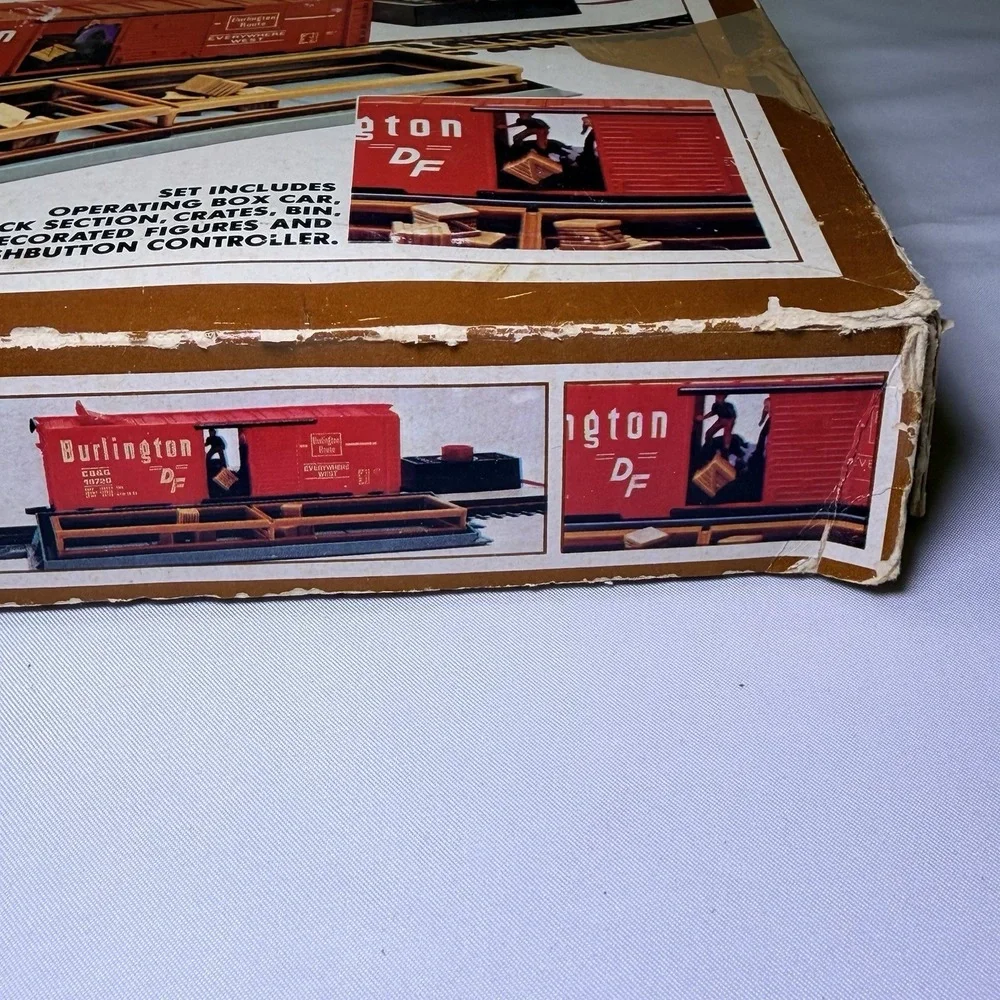 Vintage Tyco HO Scale Freight Unloading Box Car Set (No. 930) Train Set With Box